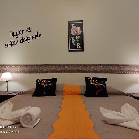 Viajeros felices en lo de Lucía Mendoza Exterior foto