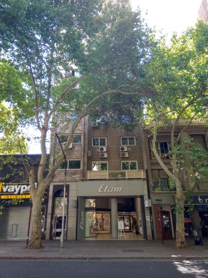 Viajeros felices en lo de Lucía Mendoza Exterior foto