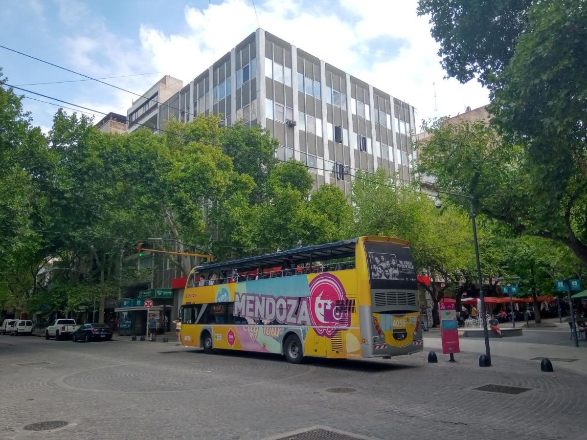 Viajeros felices en lo de Lucía Mendoza Exterior foto